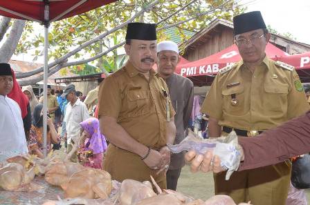 Bupati Wardan Buka Pasar Murah Ramadhan 1438 H